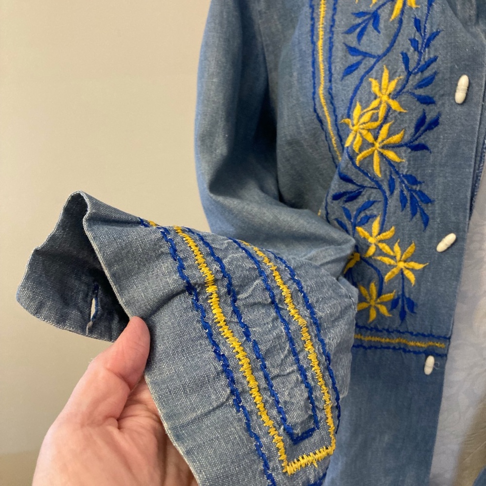 Embroidered denim button up vintage shirt from the 1960"s, size L. - Picture 7 of 9